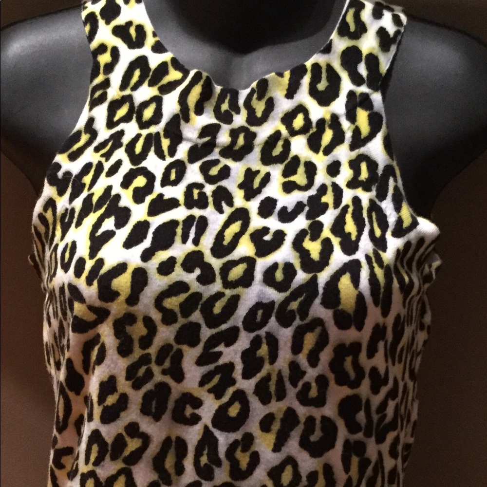 Sexy fitted knit sleeveless top